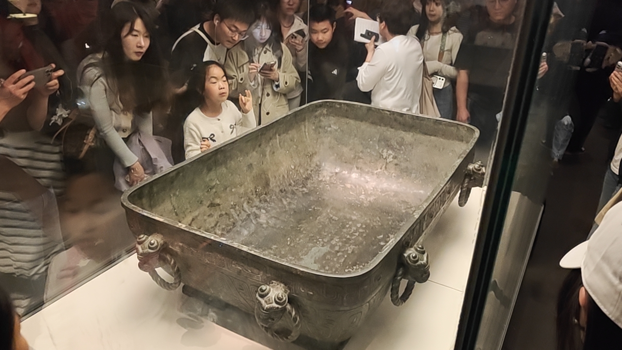 古铜凝思