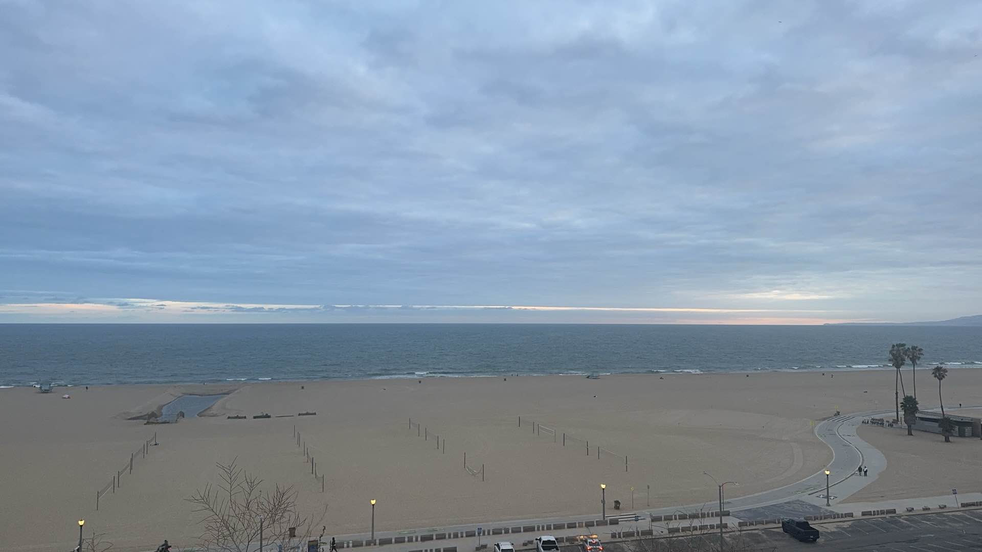 沙滩晨曦